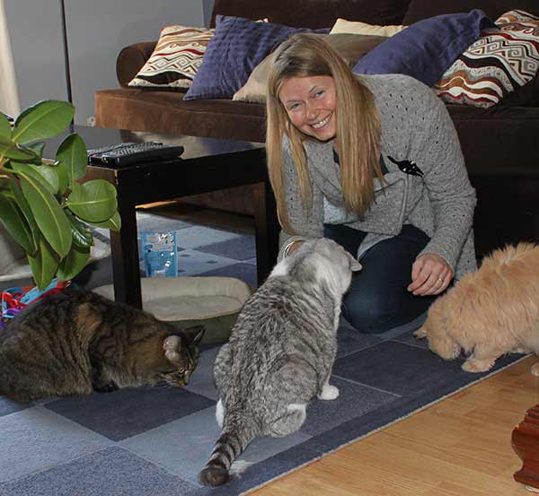 Cat Sitter Raisa and 3 furry cat clients